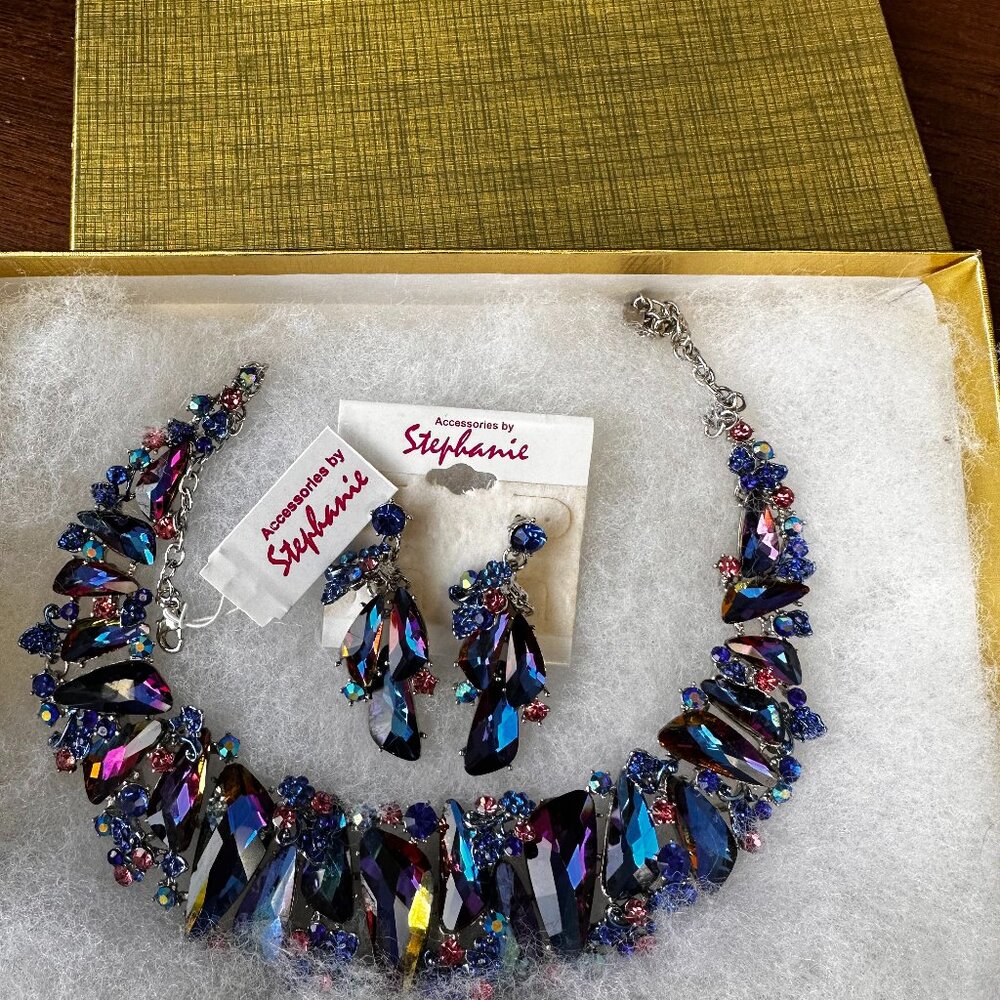 CRYSTAL/GEM CHOKER/NECKLACE AND EARINGS